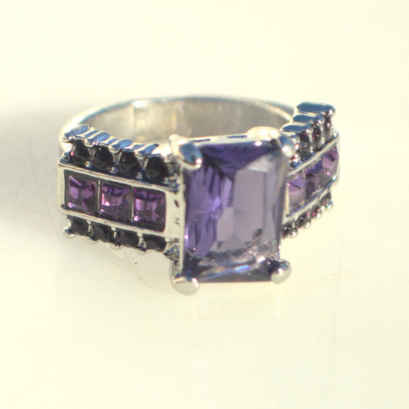 Purple Amethyst White Gold Fill 18k Ring Cocktail size 8 Dinner Lab Created Gift - Picture 7 of 7